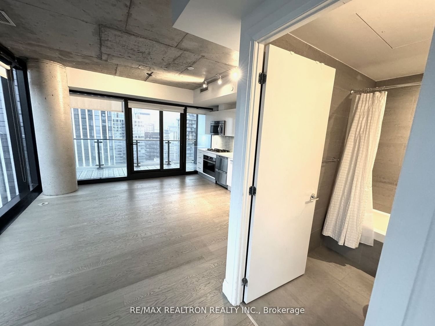 224 King St W, unit 2901 for rent - image #10