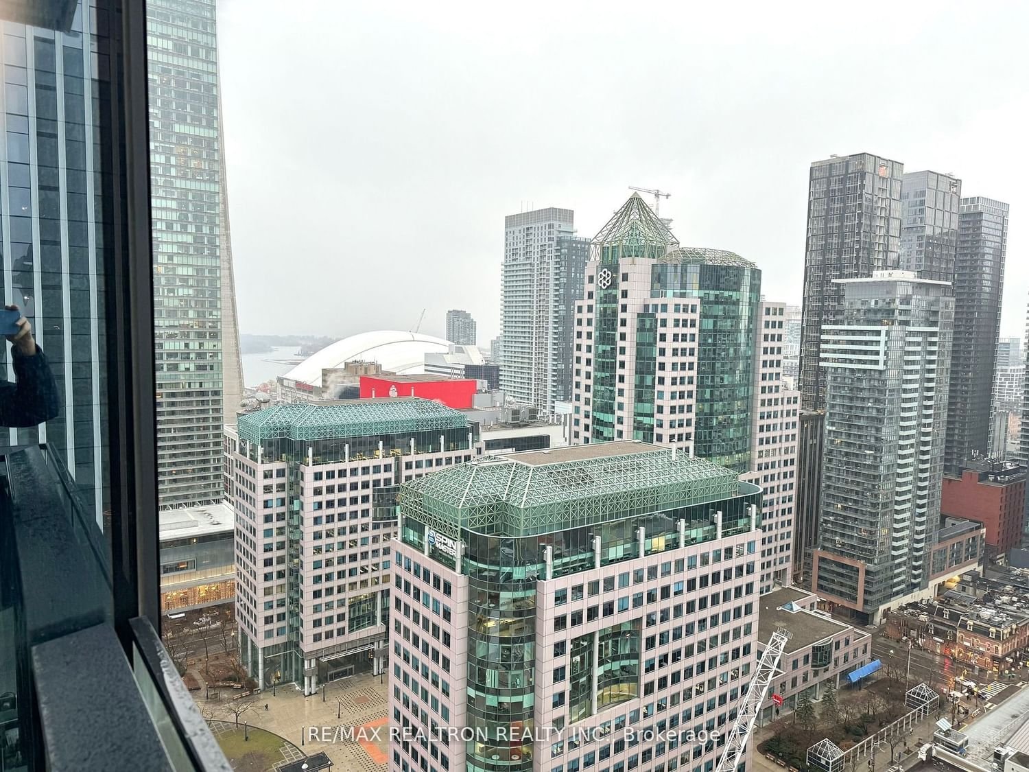 224 King St W, unit 2901 for rent - image #4