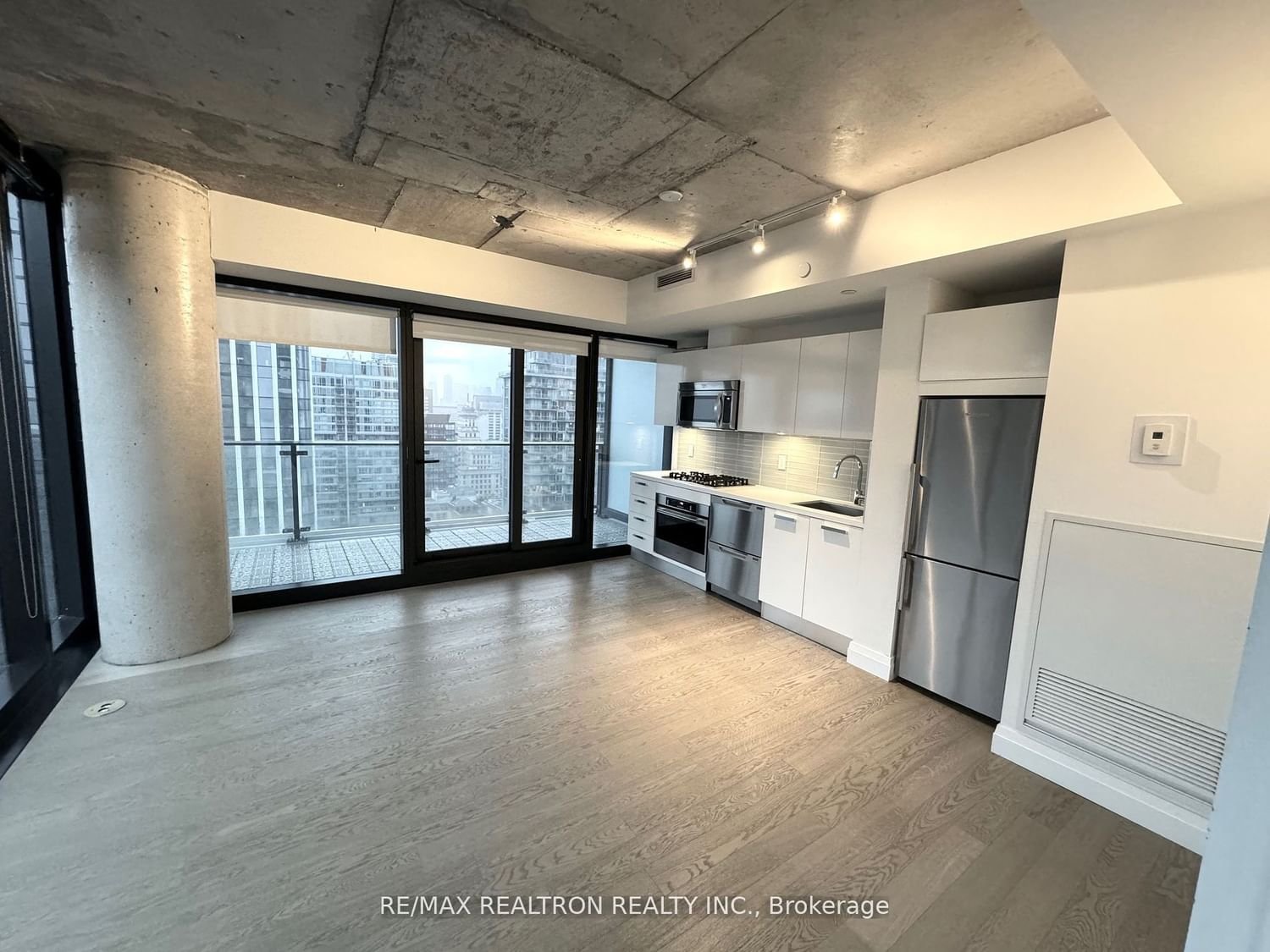 224 King St W, unit 2901 for rent - image #9