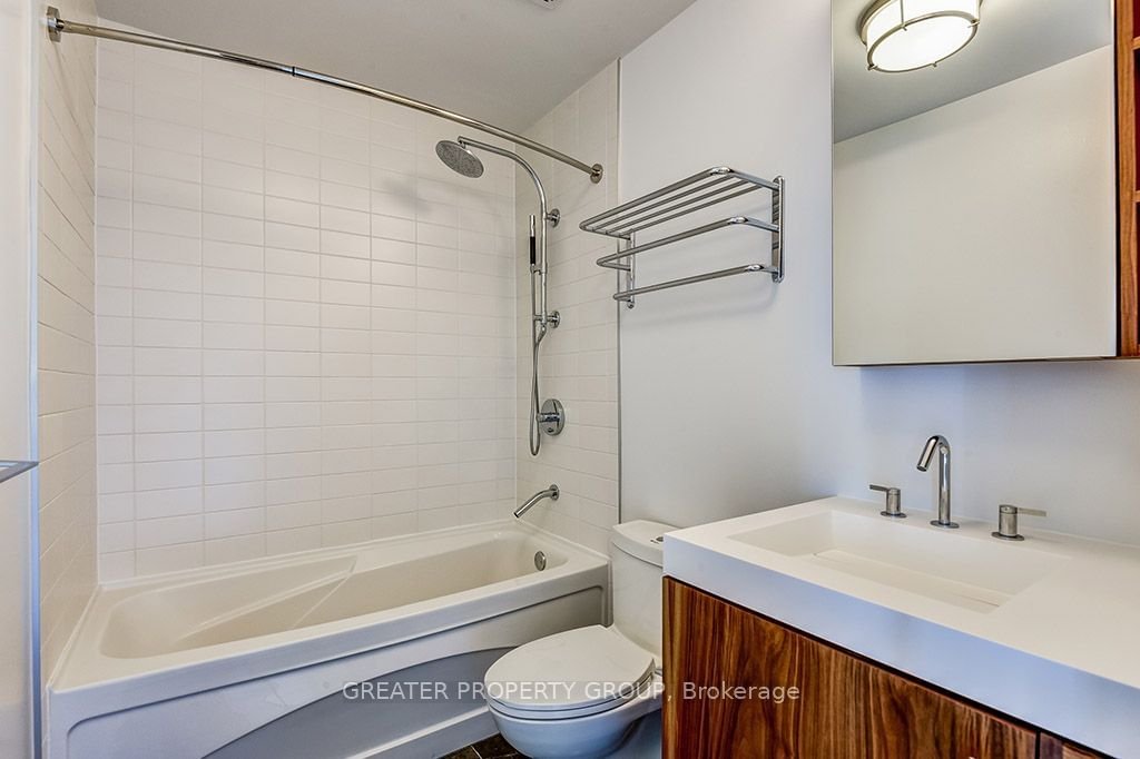 61 Yorkville Ave, unit 802 for rent - image #3