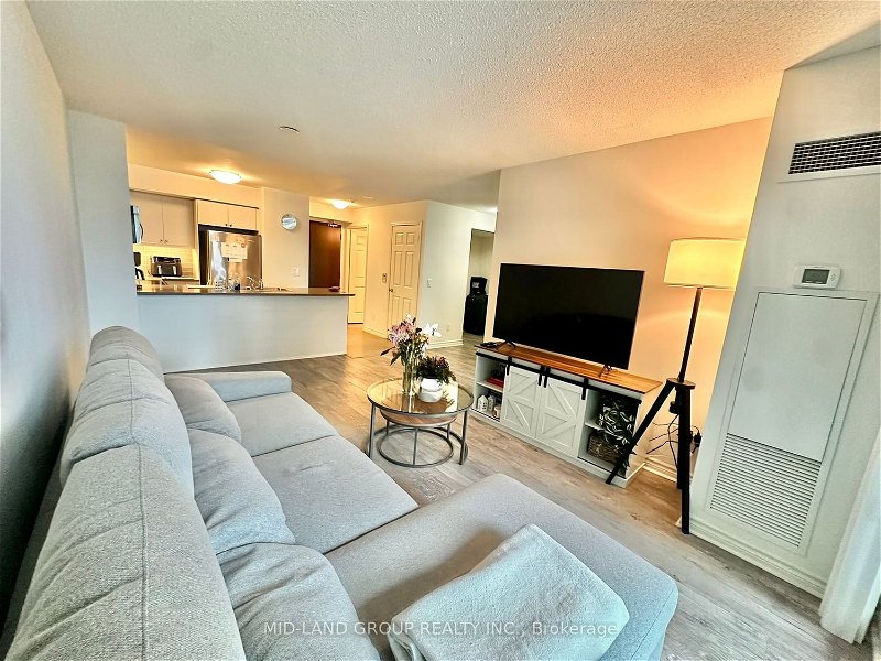 25 Lower Simcoe St, unit 827 for sale - image #1