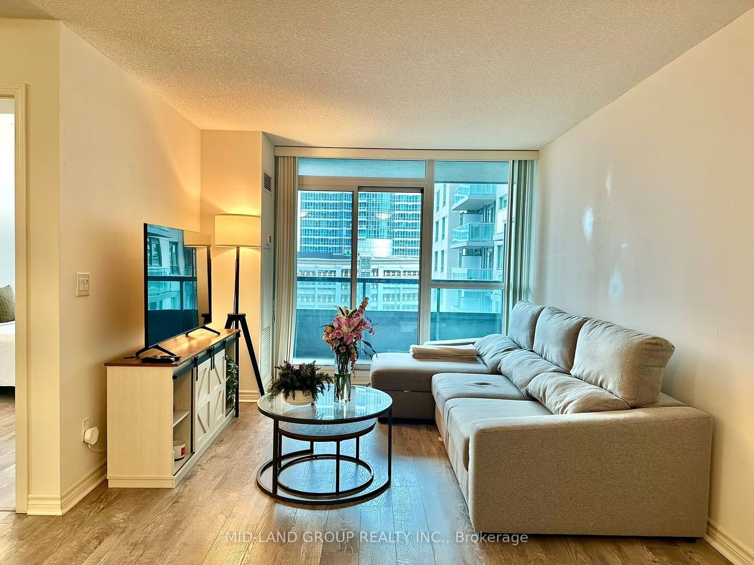 25 Lower Simcoe St, unit 827 for sale - image #2