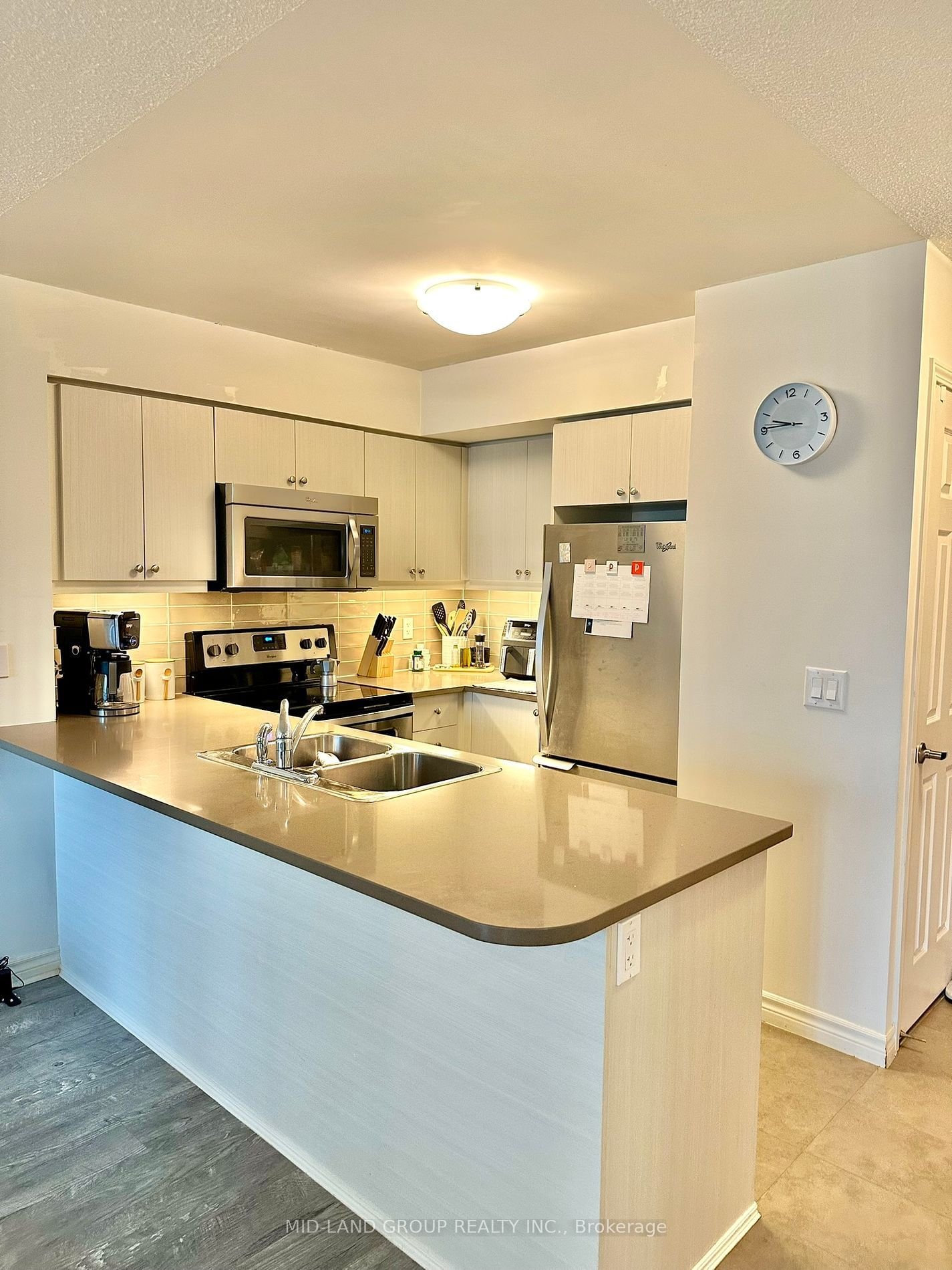 25 Lower Simcoe St, unit 827 for sale - image #4