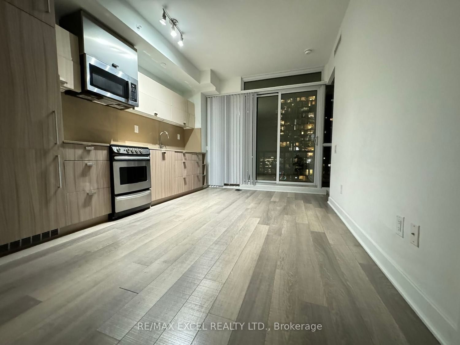 290 Adelaide St W, unit 1412 for rent