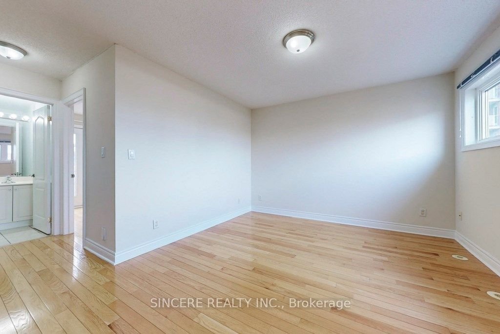 2 Clairtrell Rd, unit C for sale - image #22