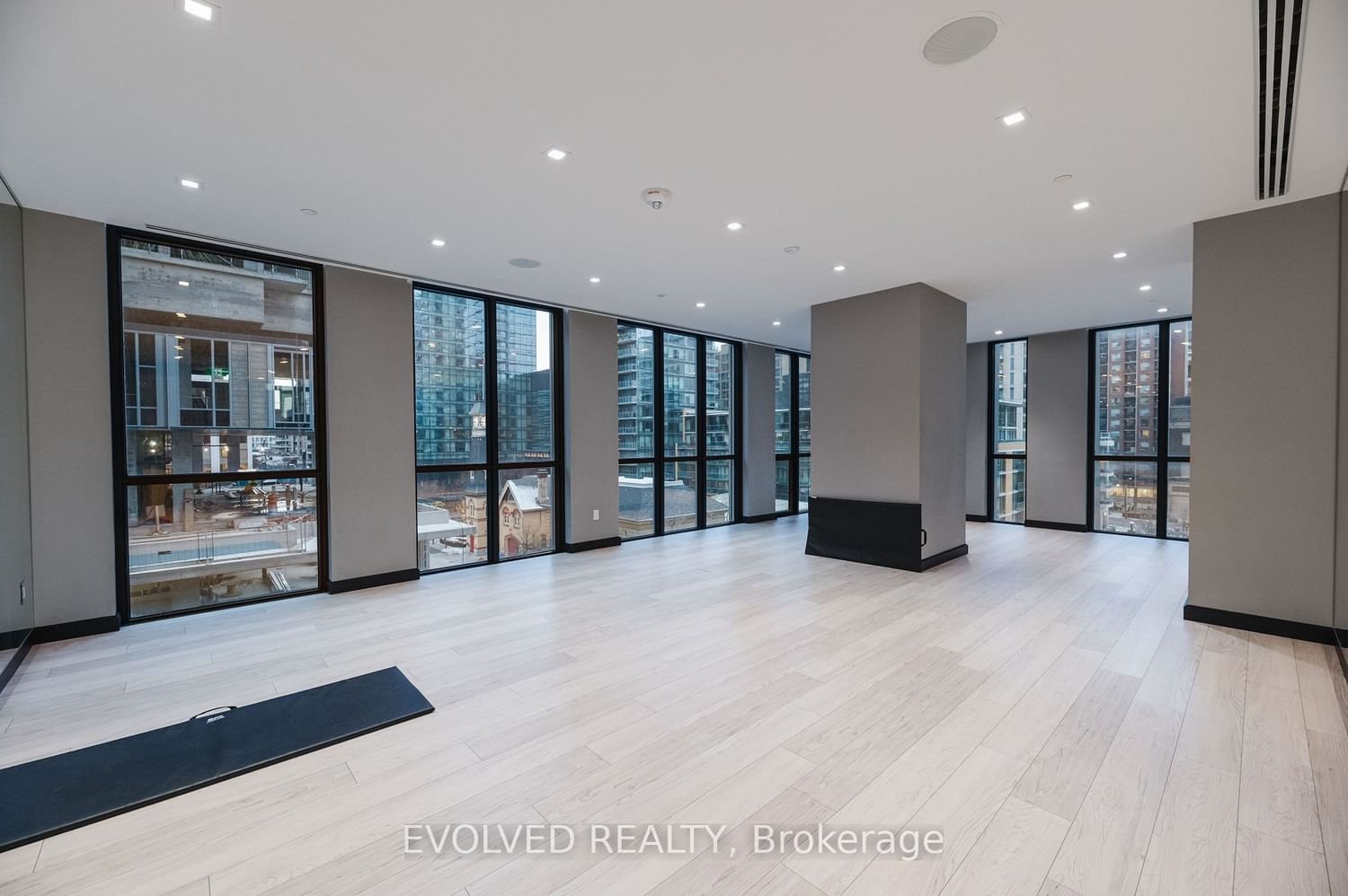 1 Yorkville Ave, unit #2010 for rent - image #25