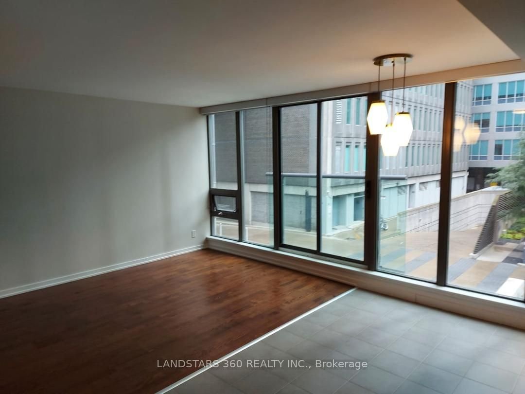 33 Lombard St, unit 210 for rent - image #1