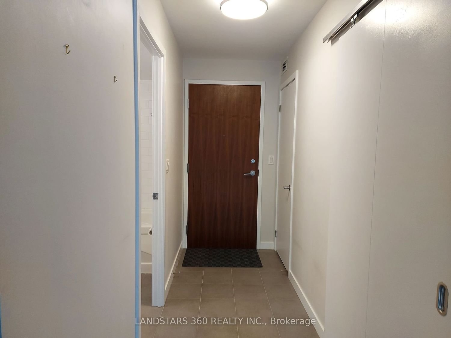 33 Lombard St, unit 210 for rent - image #3