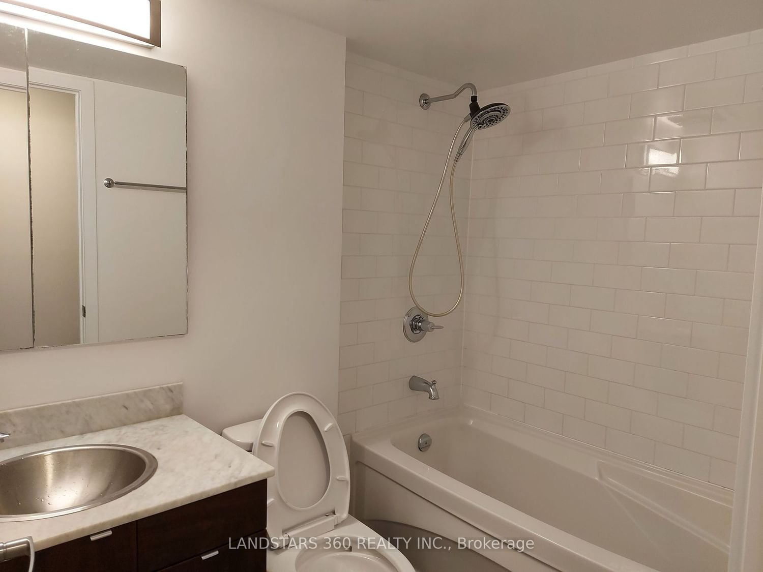 33 Lombard St, unit 210 for rent - image #4