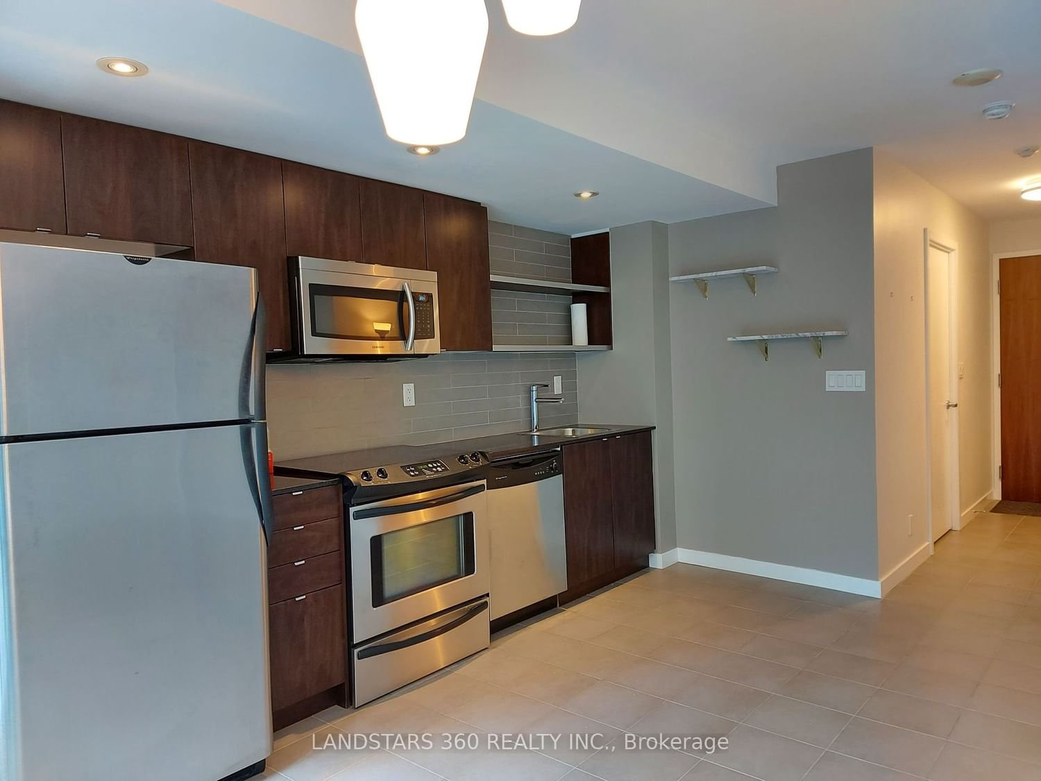 33 Lombard St, unit 210 for rent - image #8