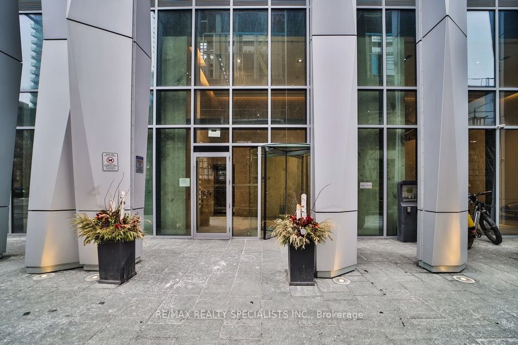 1 Yorkville Ave, unit 5101 for sale - image #2