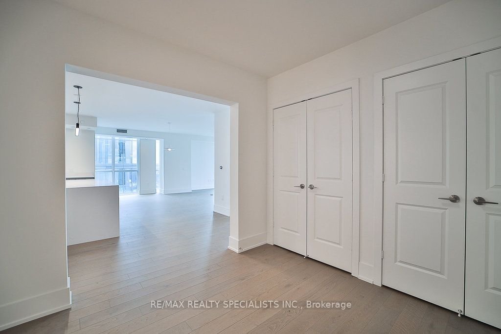1 Yorkville Ave, unit 5101 for sale - image #4