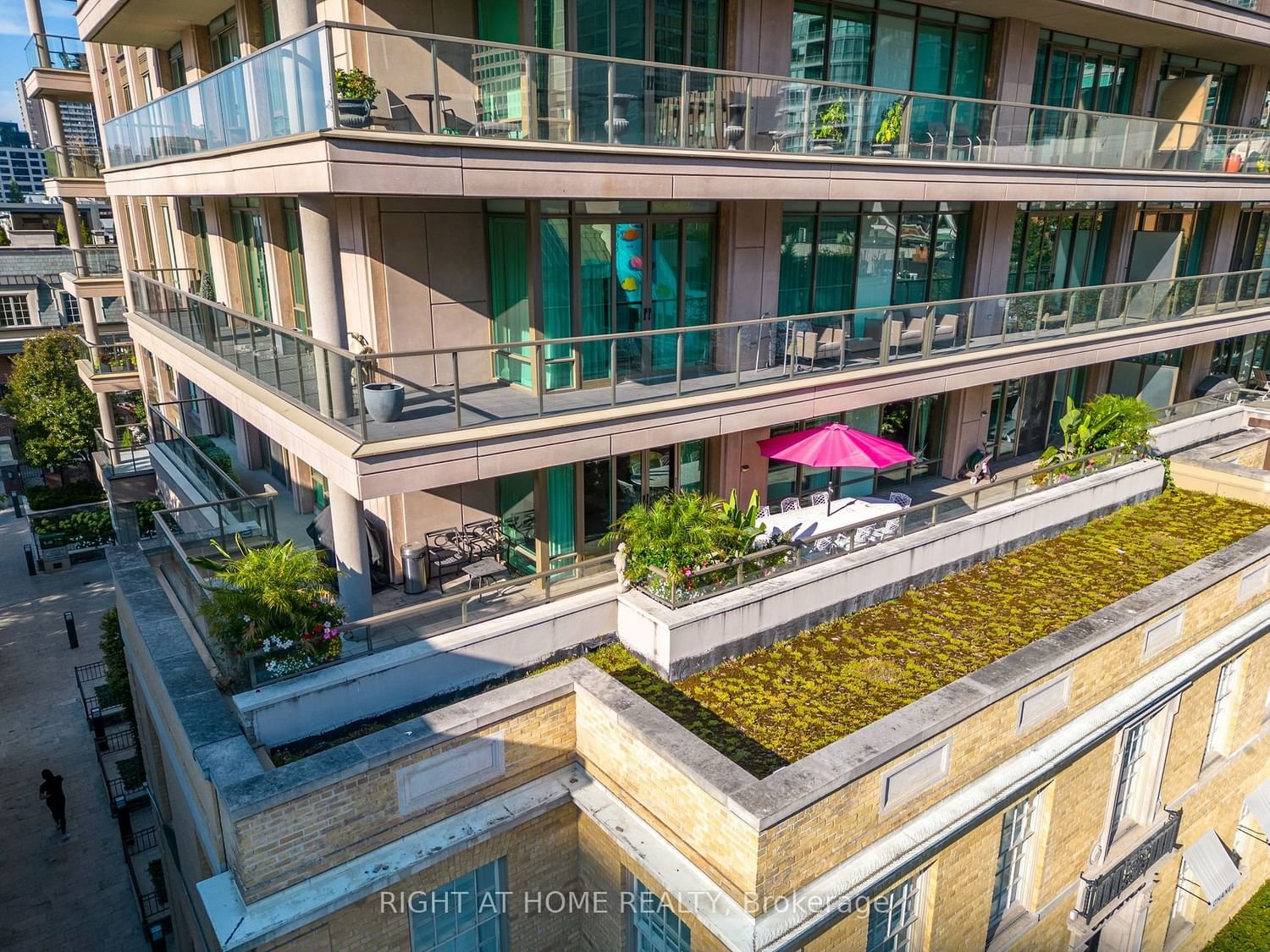 100 Yorkville Ave, unit 301 for sale - image #31