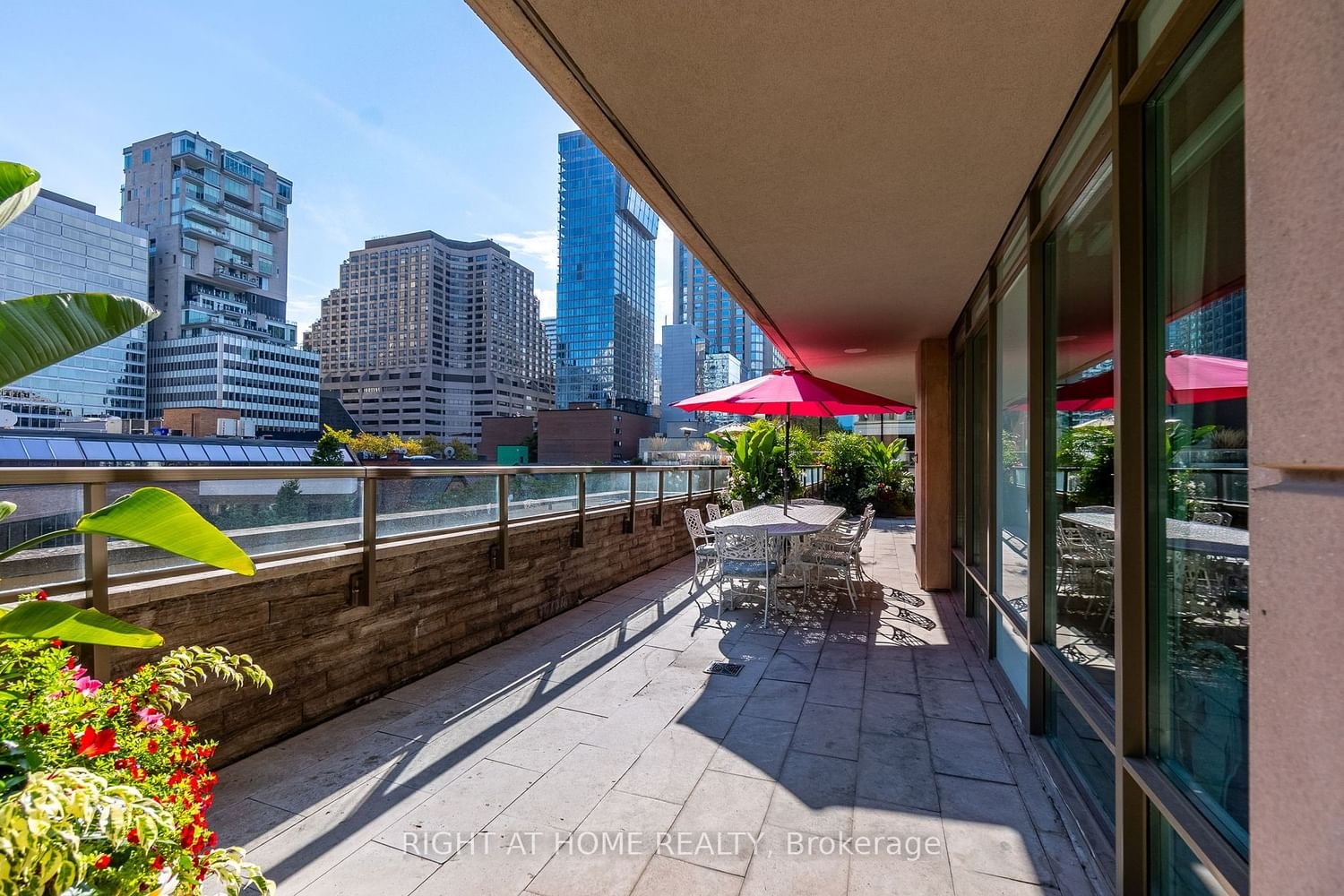 100 Yorkville Ave, unit 301 for sale - image #33