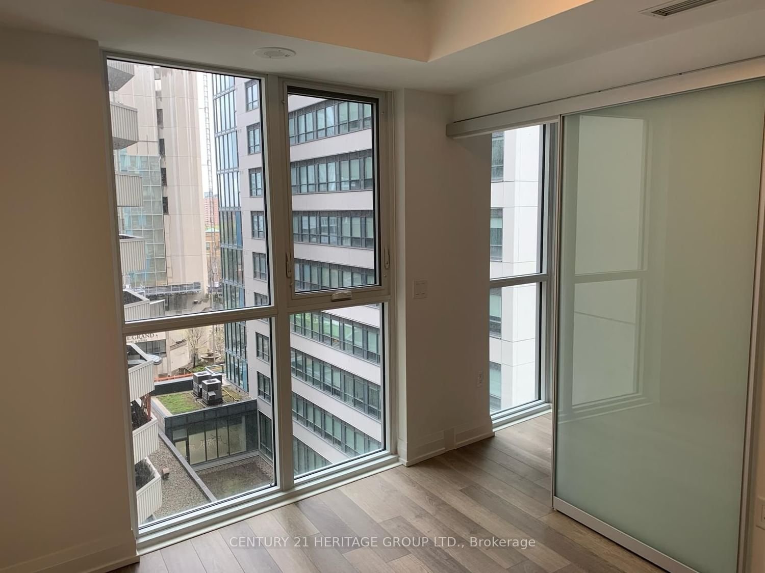 77 Mutual St, unit 701 for rent - image #4