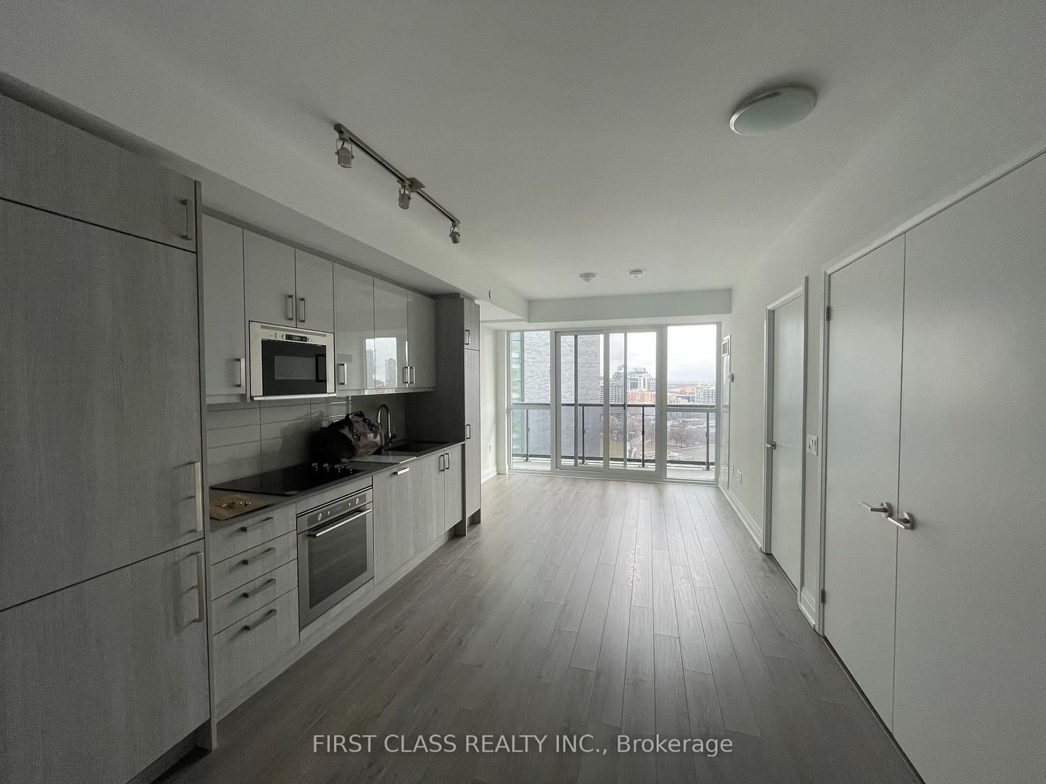 77 Mutual St, unit 1803 for rent - image #4