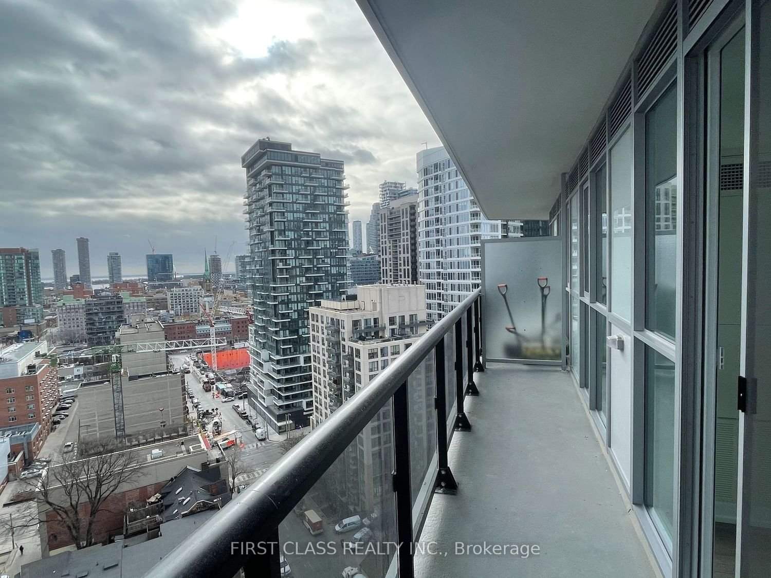 77 Mutual St, unit 1803 for rent - image #7