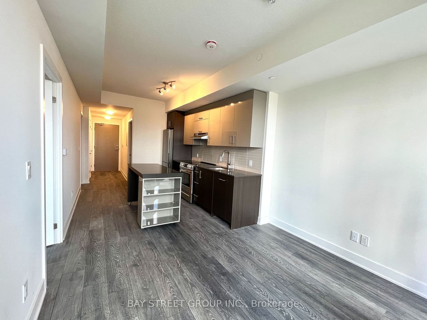 188 Fairview Mall Dr, unit 216 for rent - image #3