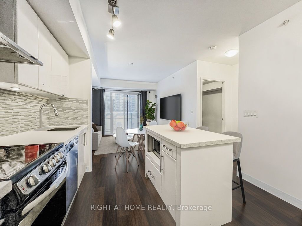 58 Orchard View Blvd, unit 1906 for sale - image #10