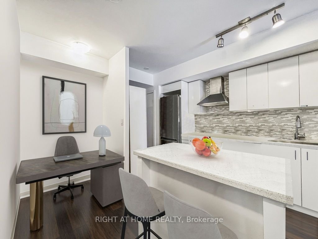 58 Orchard View Blvd, unit 1906 for sale - image #11
