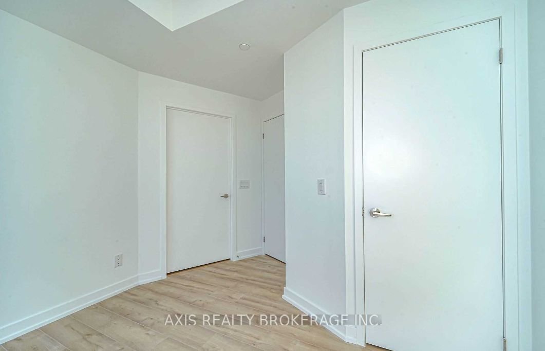 135 East Liberty St, unit 1811 for rent - image #10