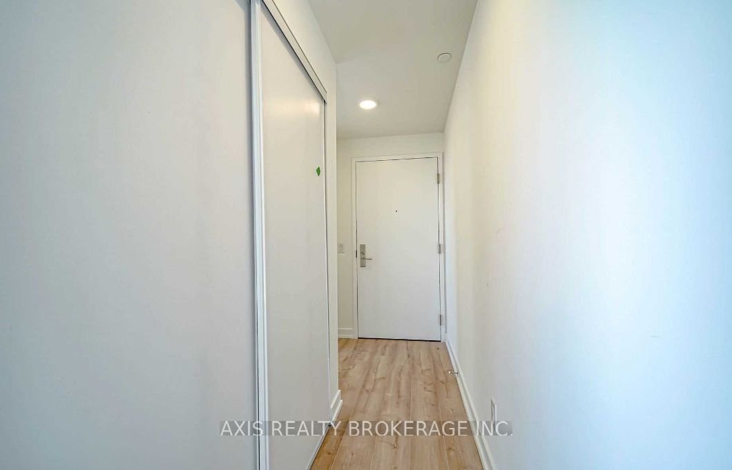 135 East Liberty St, unit 1811 for rent - image #6