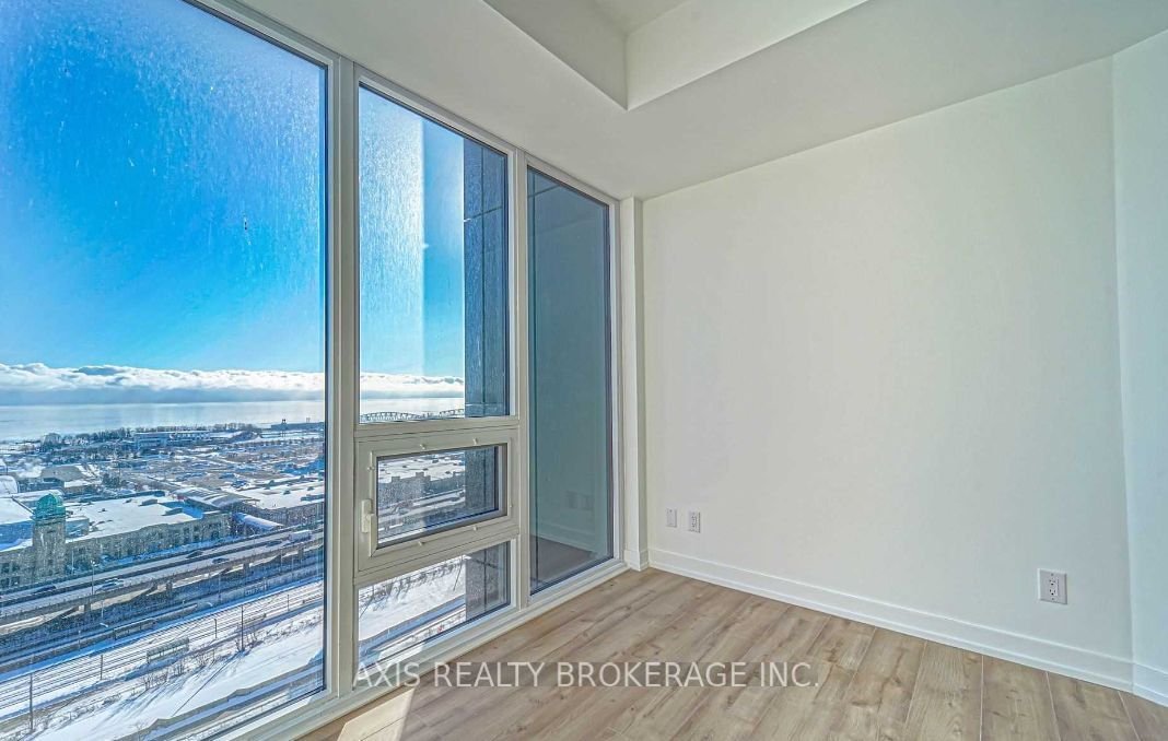 135 East Liberty St, unit 1811 for rent - image #8