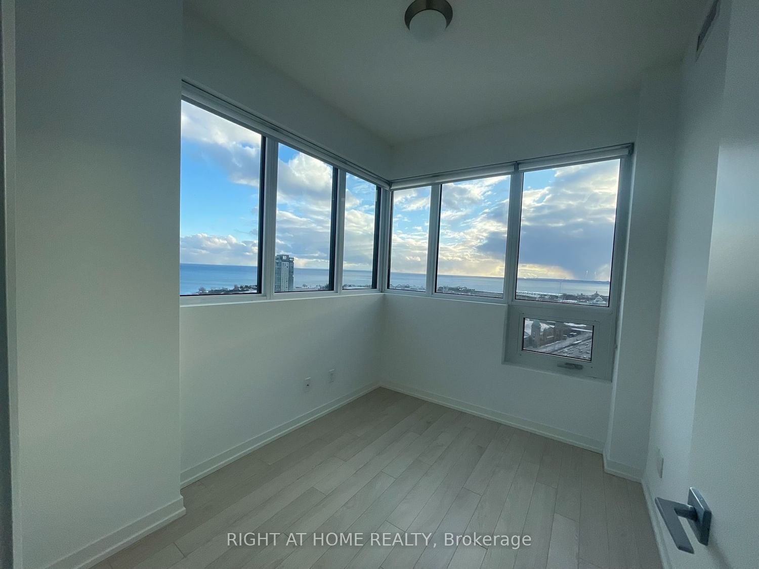 49 East Liberty St, unit 2403 for rent - image #6