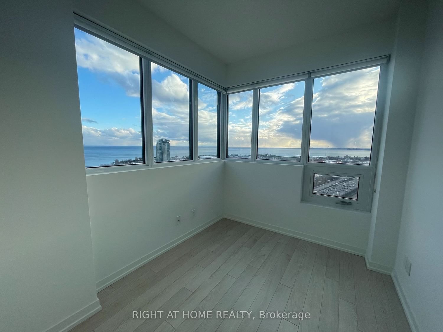 49 East Liberty St, unit 2403 for rent - image #8