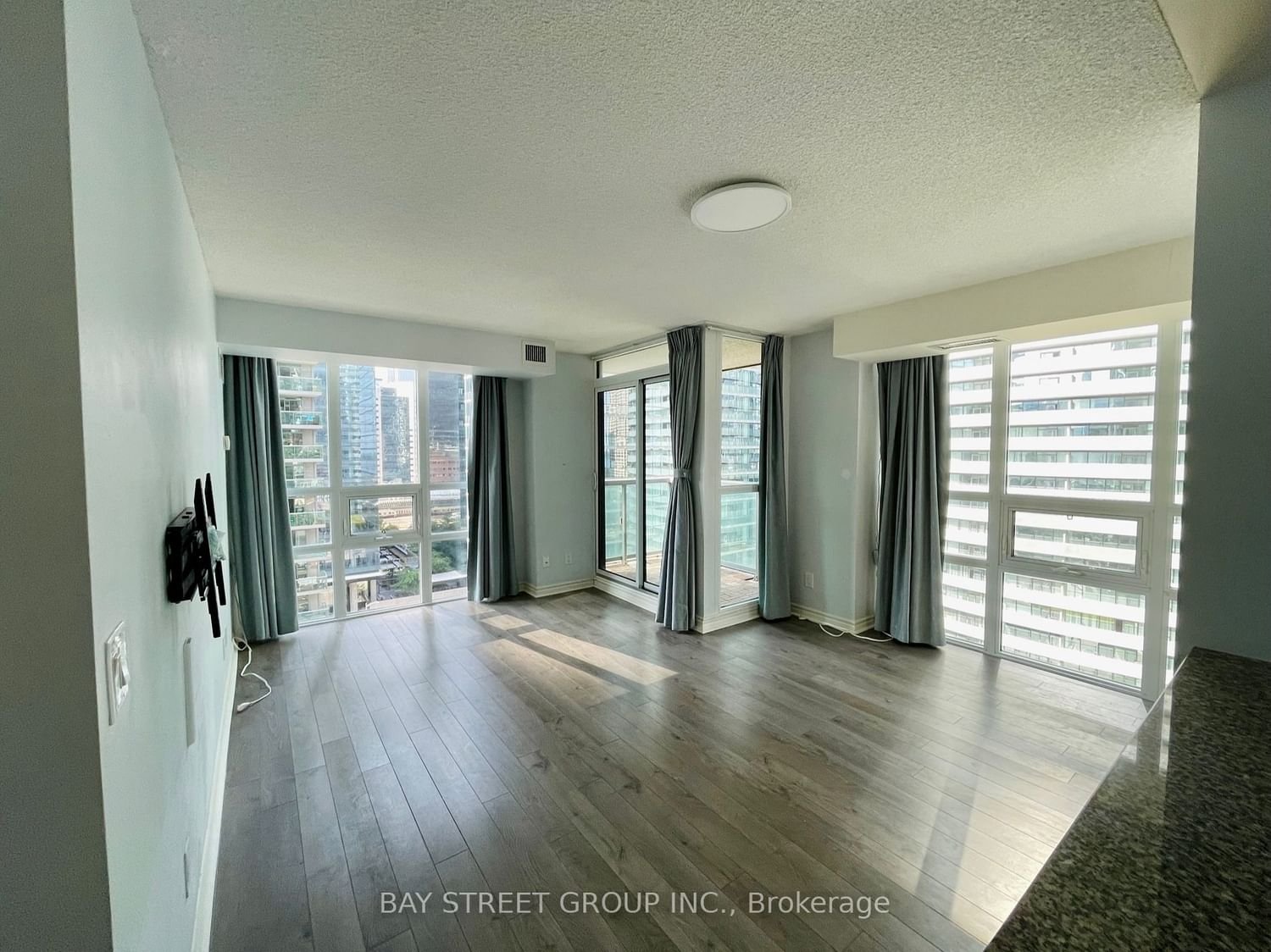 19 Grand Trunk Cres, unit 1806 for rent - image #2