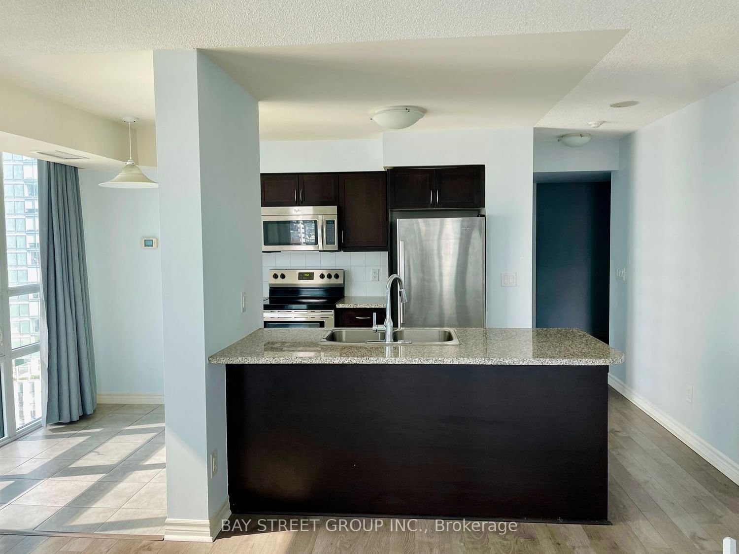 19 Grand Trunk Cres, unit 1806 for rent - image #4