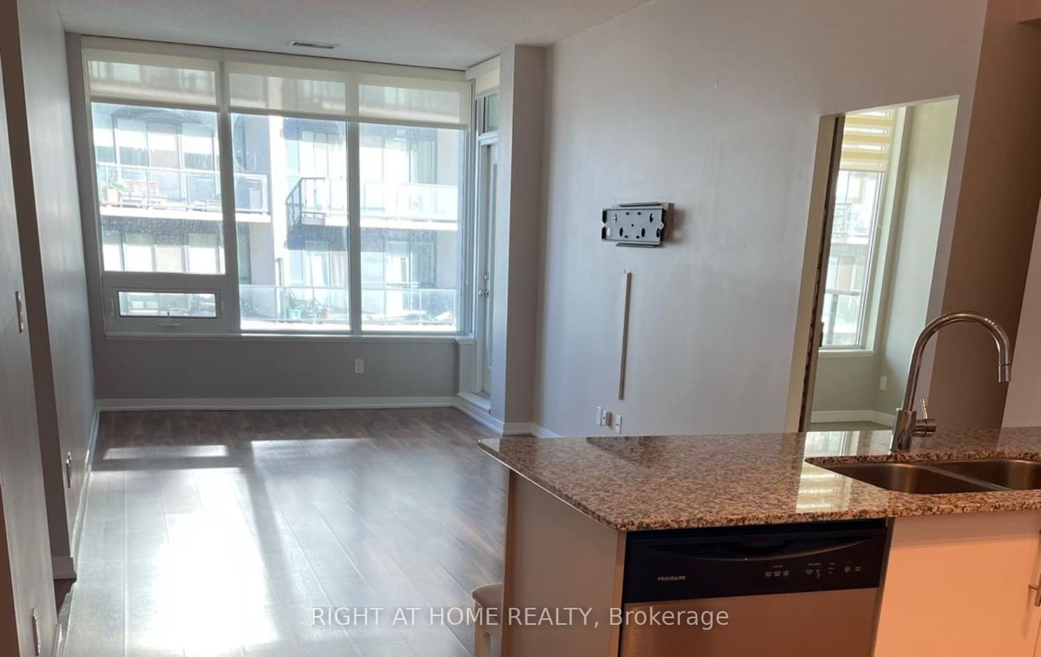 55 East Liberty St, unit 2004 for rent - image #2