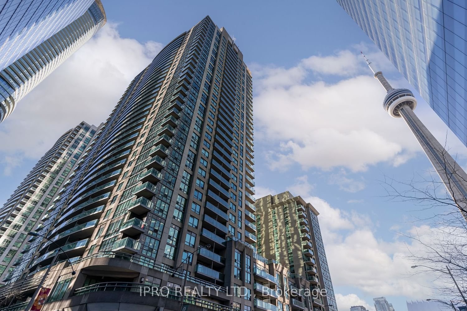30 Grand Trunk Cres, unit 1107 for rent - image #1