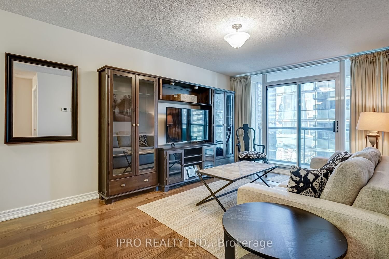 30 Grand Trunk Cres, unit 1107 for rent - image #11