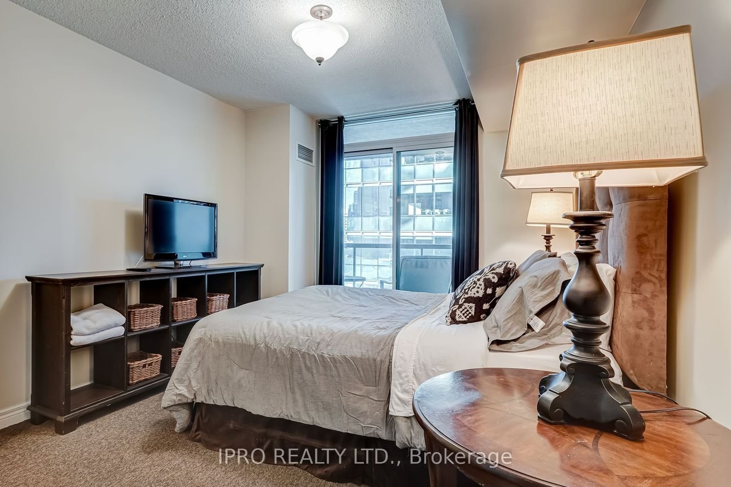 30 Grand Trunk Cres, unit 1107 for rent - image #19