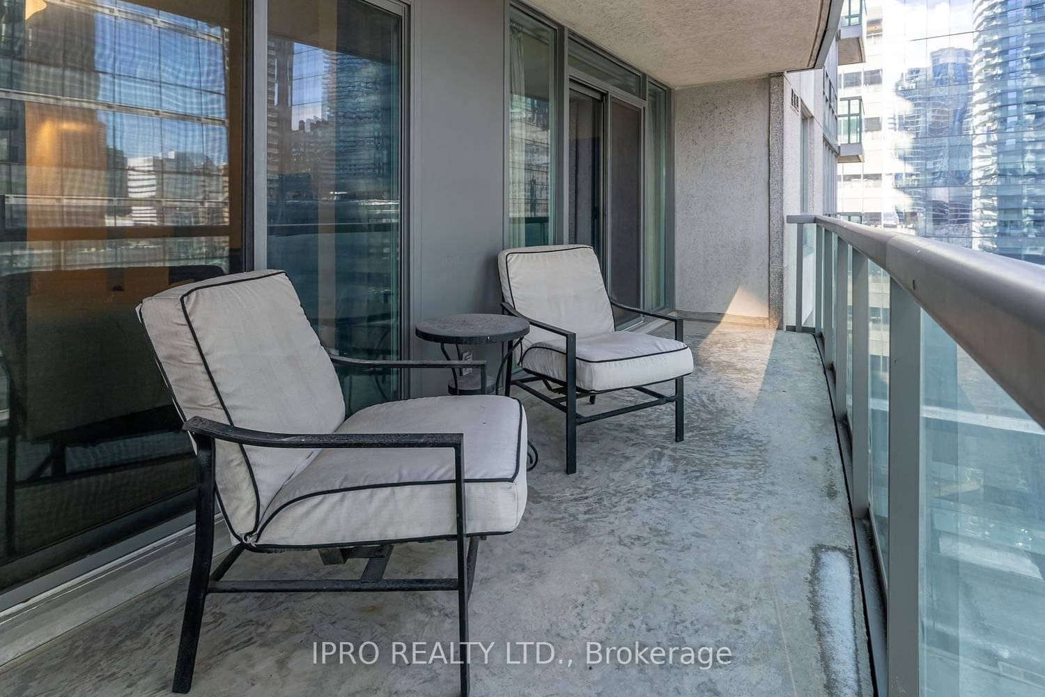 30 Grand Trunk Cres, unit 1107 for rent - image #22