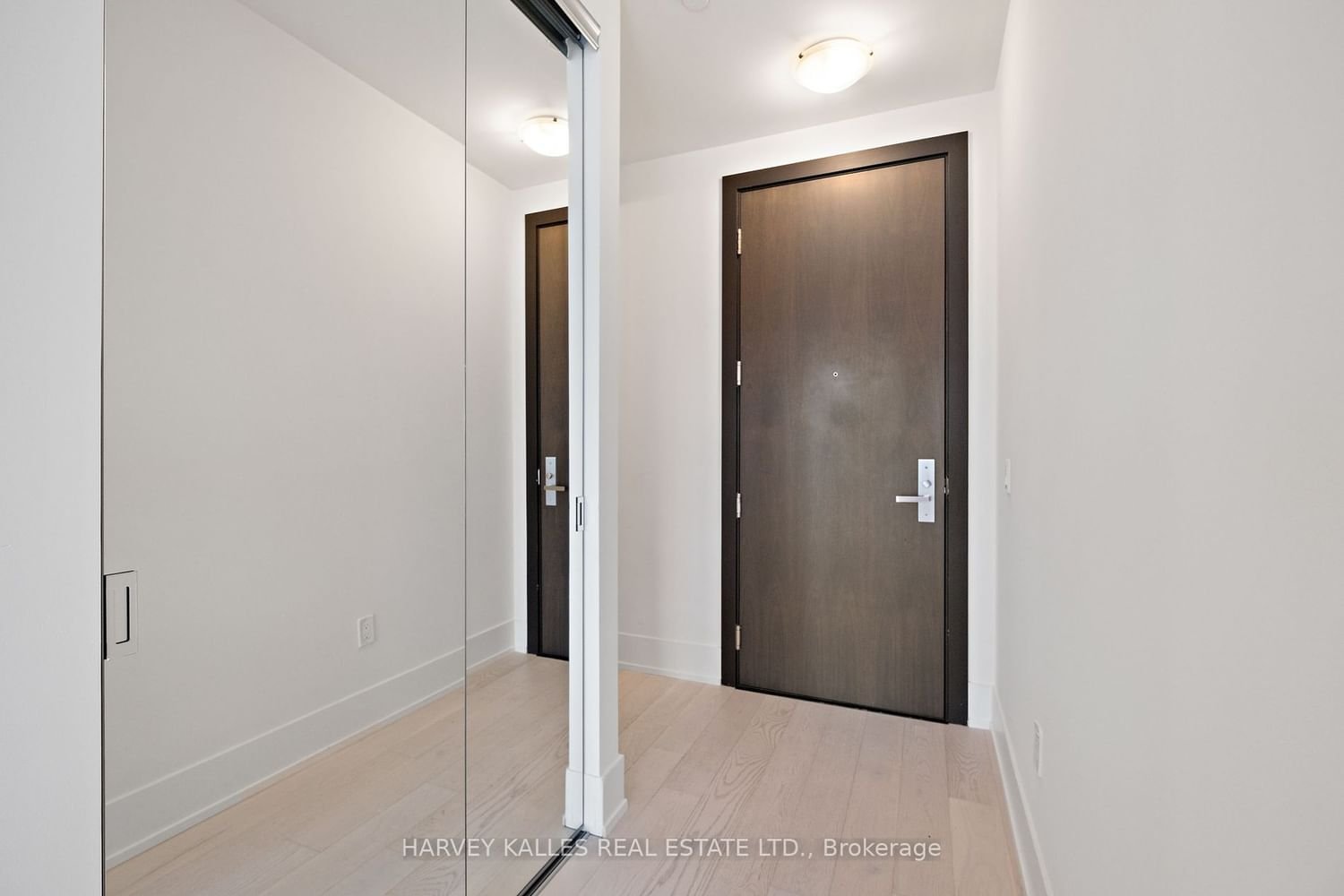 1 Yorkville Ave, unit Lph06 for sale - image #2