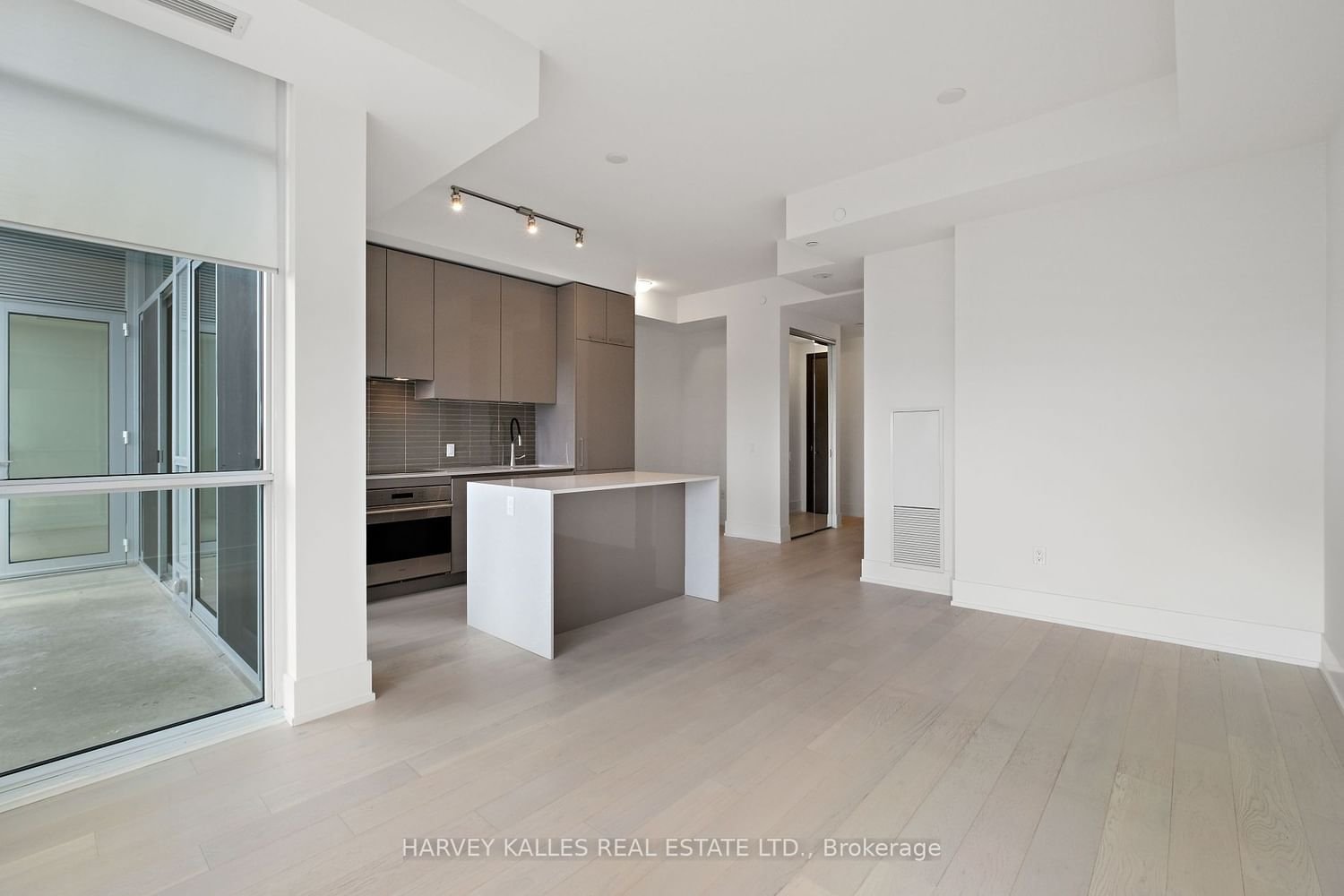 1 Yorkville Ave, unit Lph06 for sale - image #8