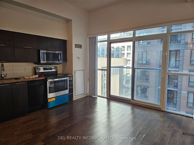 126 Simcoe St, unit 705 for rent - image #1