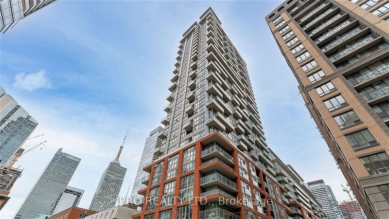 126 Simcoe St, unit 512 for rent - image #1