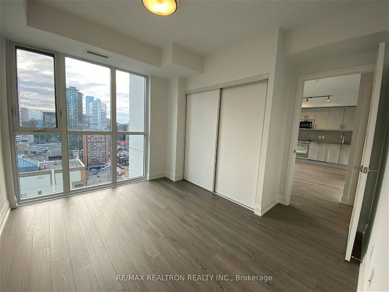 77 Mutual St, unit 2305 for rent - image #2