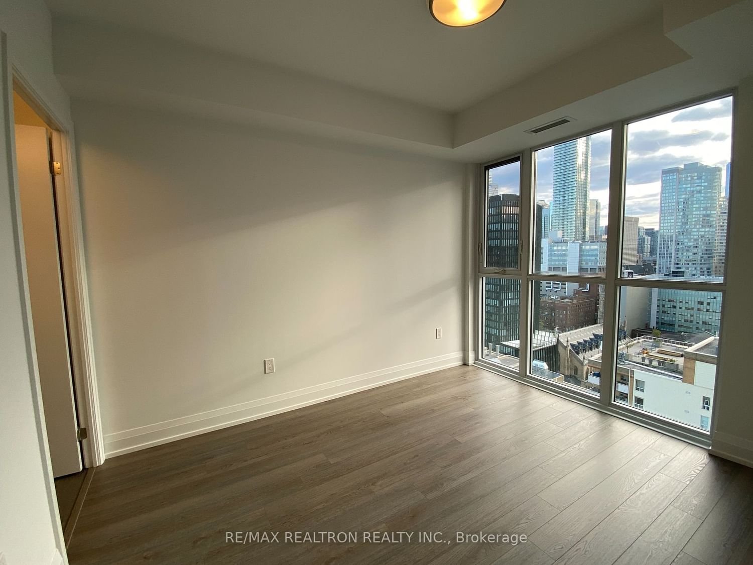 77 Mutual St, unit 2305 for rent - image #5