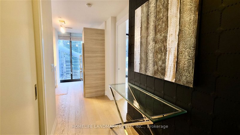 224 King St W, unit 1403 for rent - image #2