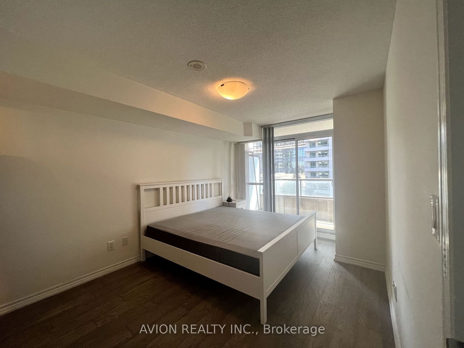 35 Hollywood Ave, unit 517 for rent - image #9