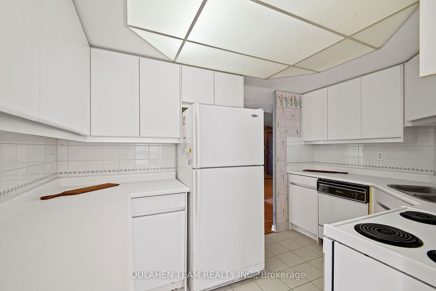 10 Kenneth Ave, unit 1402 for sale - image #15