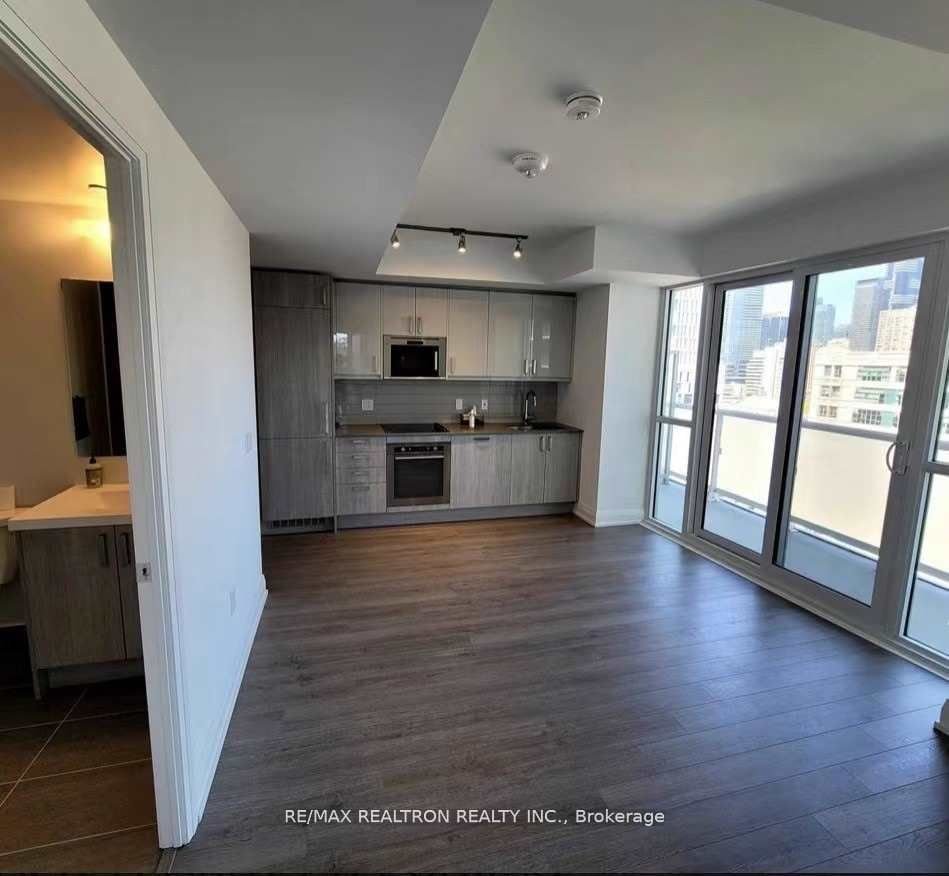 77 Mutual St, unit 1009 for rent - image #3