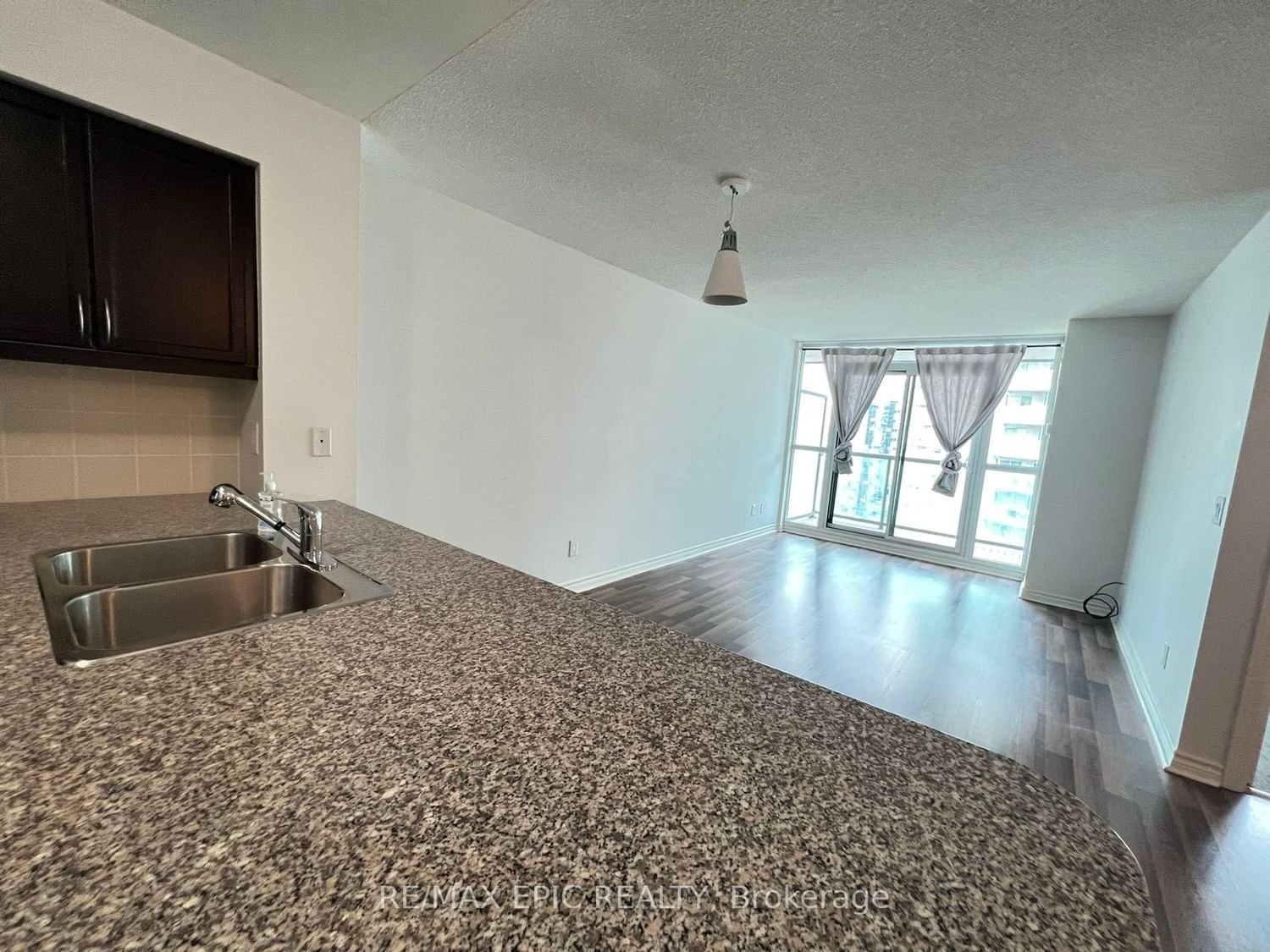 19 Grand Trunk Cres, unit 3305 for rent - image #6
