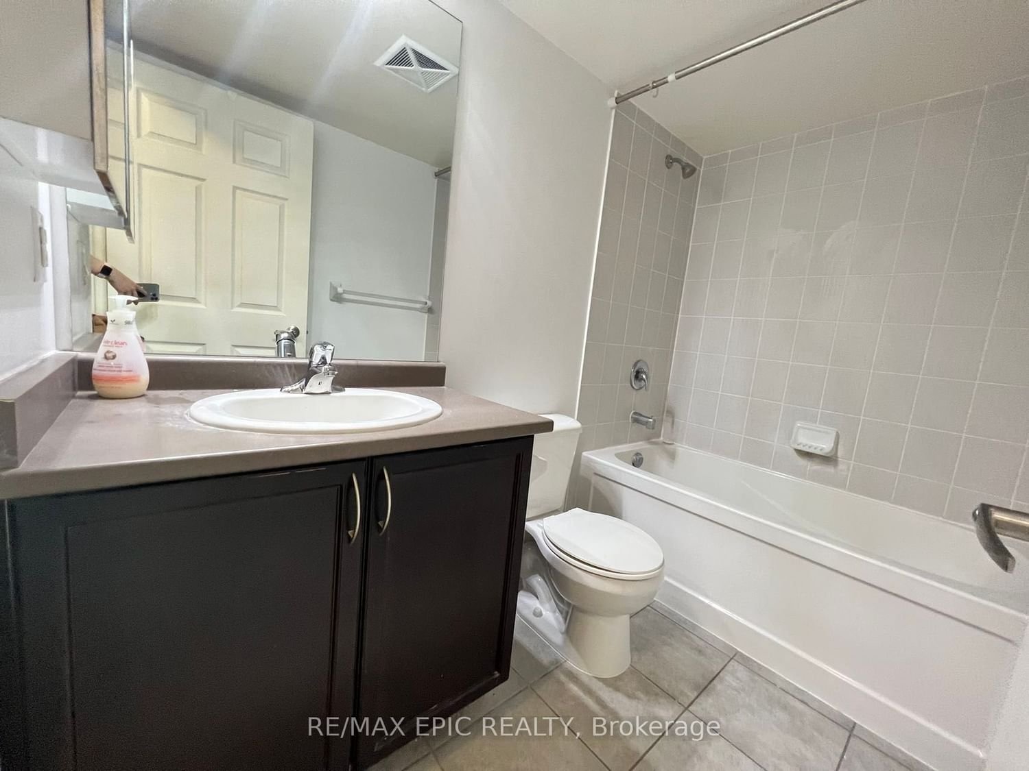 19 Grand Trunk Cres, unit 3305 for rent - image #8