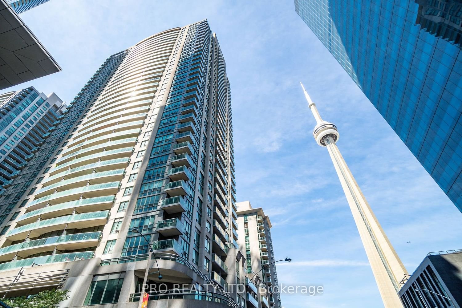 30 Grand Trunk Cres, unit 2015 for sale - image #2