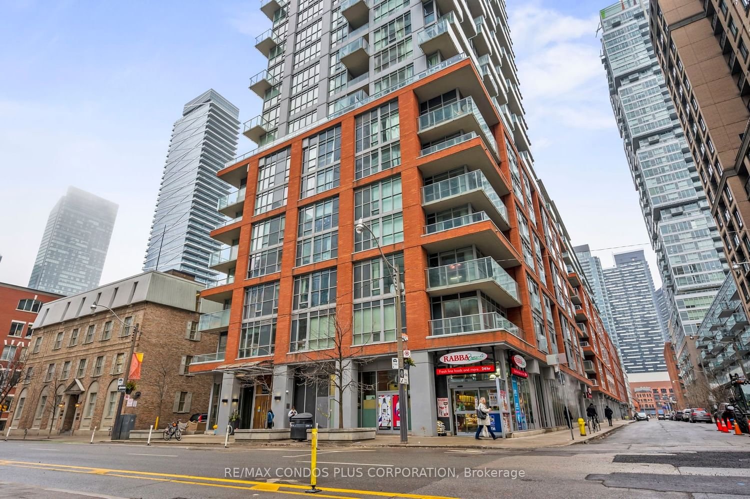 126 Simcoe St, unit 1806 for rent - image #1